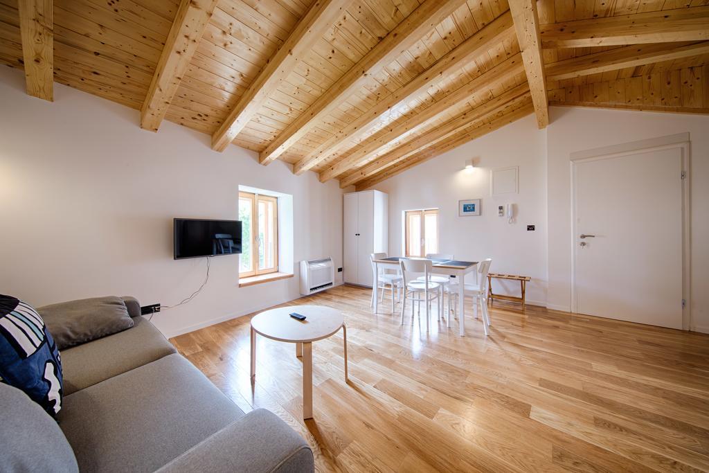 Apartments Villa Glorija คอมีชา ภายนอก รูปภาพ