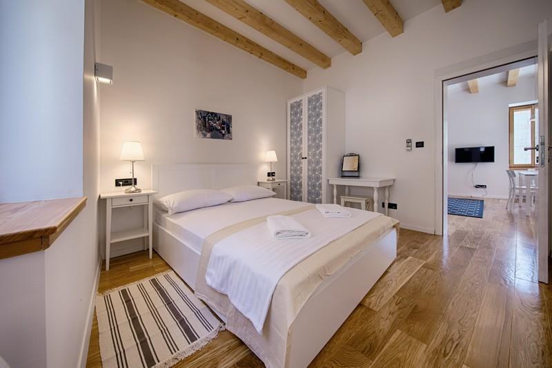Apartments Villa Glorija คอมีชา ภายนอก รูปภาพ